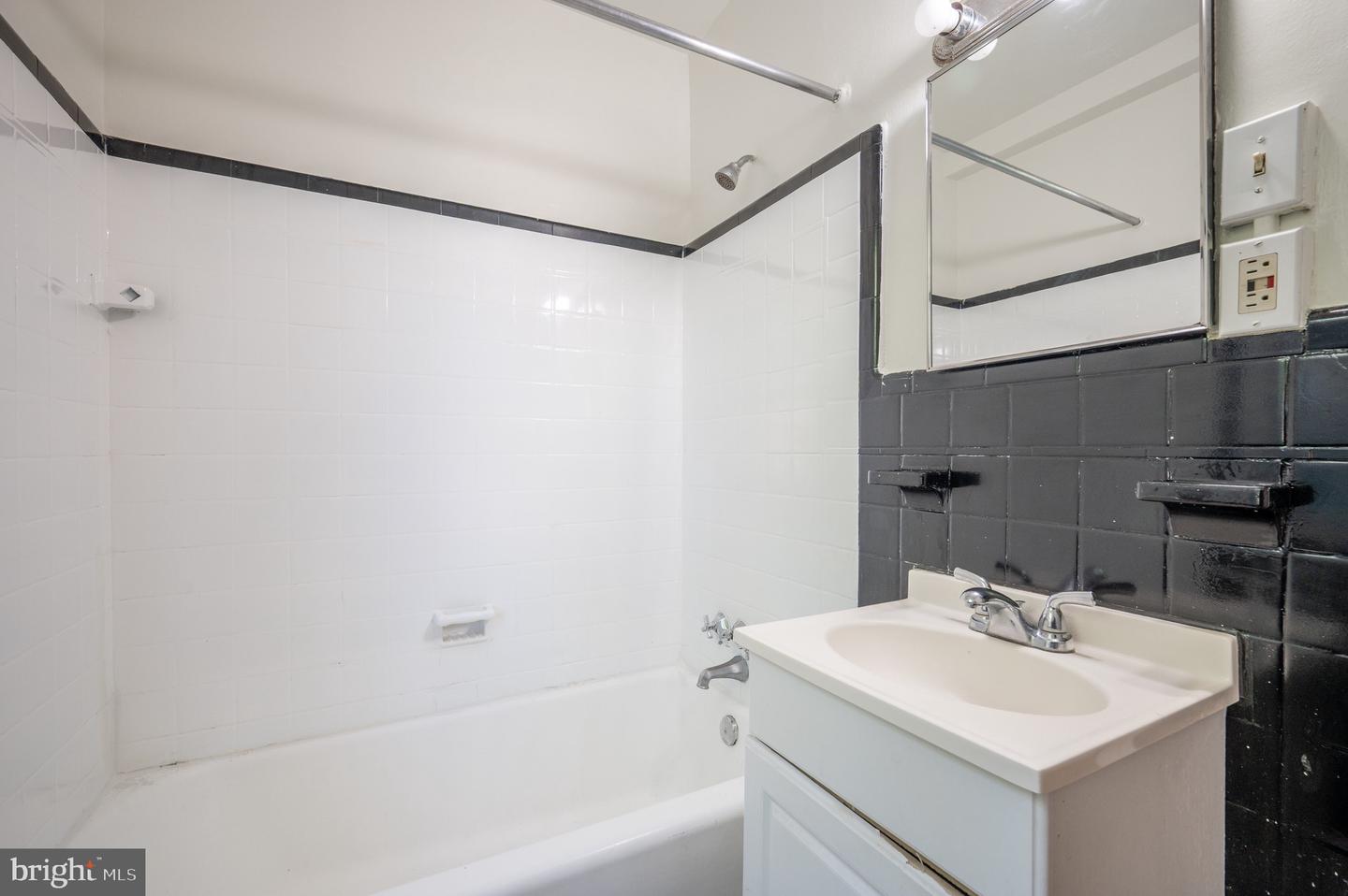 12 ASHBY ST #F, ALEXANDRIA, Virginia 22305, 1 Bedroom Bedrooms, ,1 BathroomBathrooms,Residential,For sale,12 ASHBY ST #F,VAAX2050328 MLS # VAAX2050328