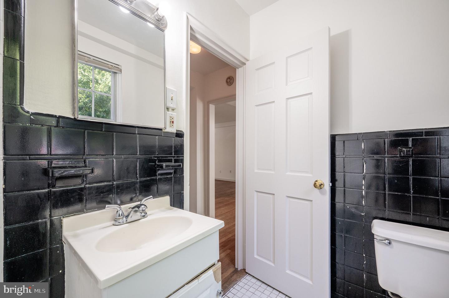 12 ASHBY ST #F, ALEXANDRIA, Virginia 22305, 1 Bedroom Bedrooms, ,1 BathroomBathrooms,Residential,For sale,12 ASHBY ST #F,VAAX2050328 MLS # VAAX2050328