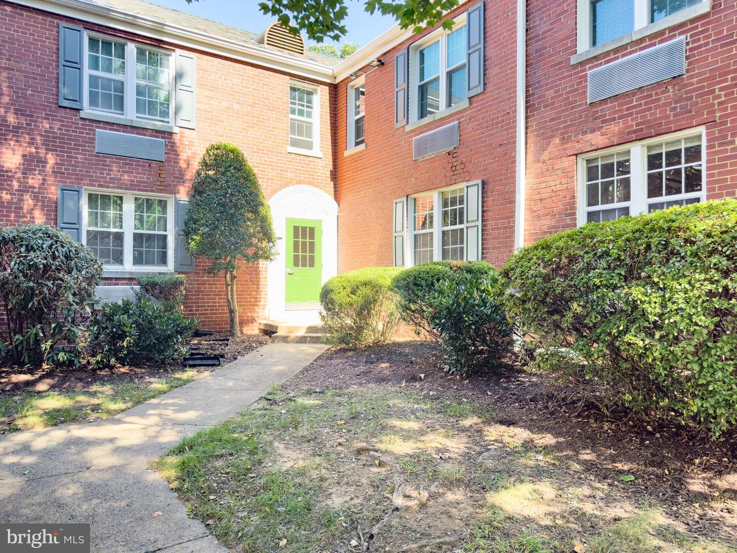 12 ASHBY ST #F, ALEXANDRIA, Virginia 22305, 1 Bedroom Bedrooms, ,1 BathroomBathrooms,Residential,For sale,12 ASHBY ST #F,VAAX2050328 MLS # VAAX2050328