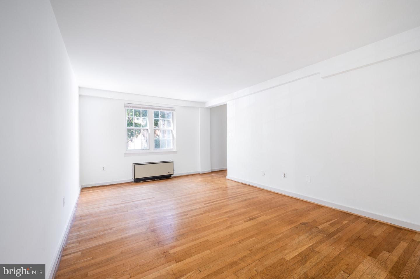 12 ASHBY ST #F, ALEXANDRIA, Virginia 22305, 1 Bedroom Bedrooms, ,1 BathroomBathrooms,Residential,For sale,12 ASHBY ST #F,VAAX2050328 MLS # VAAX2050328