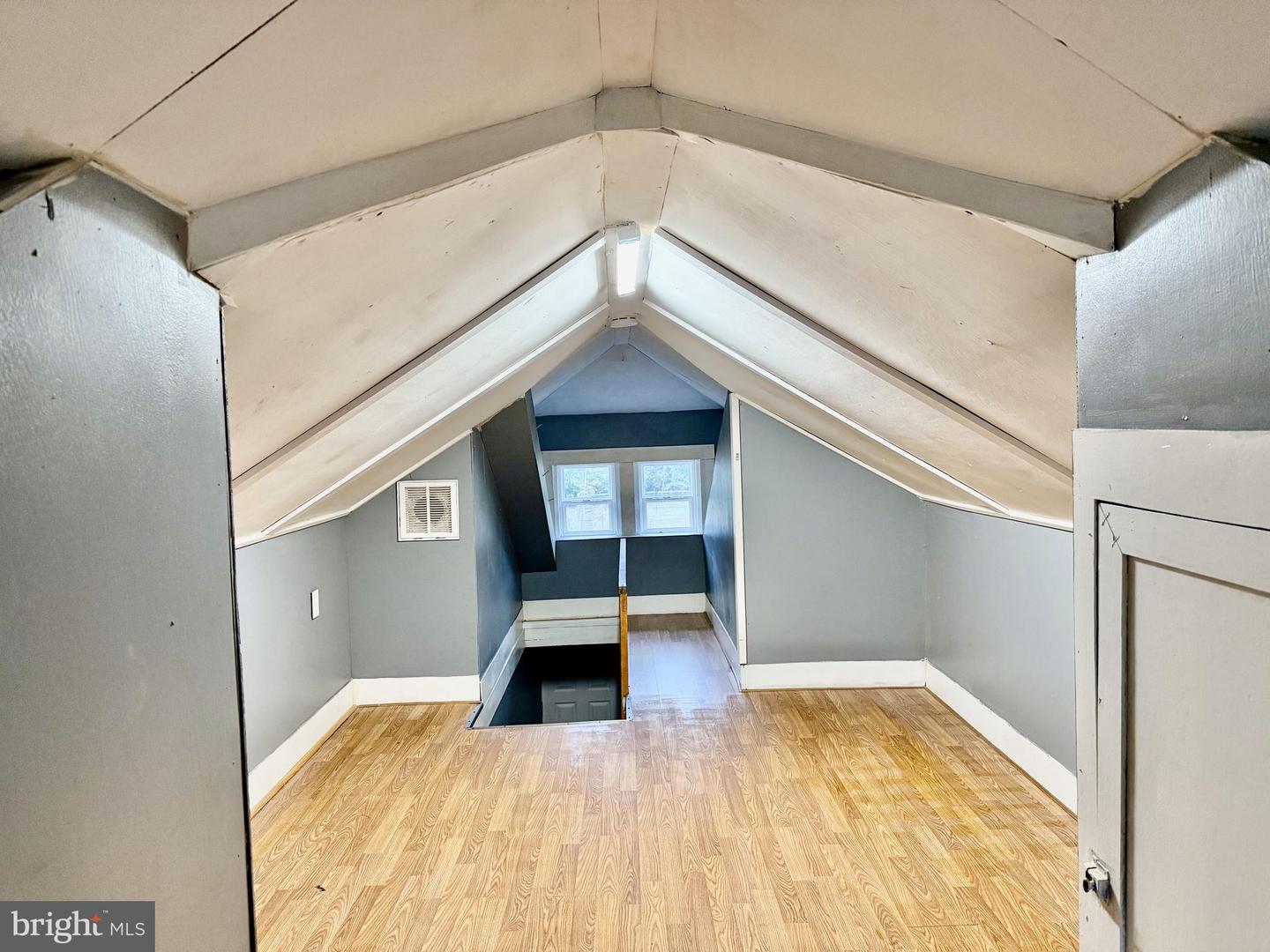 722 HARTWOOD RD, FREDERICKSBURG, Virginia 22406, 2 Bedrooms Bedrooms, ,2 BathroomsBathrooms,Residential,For sale,722 HARTWOOD RD,VAST2043582 MLS # VAST2043582