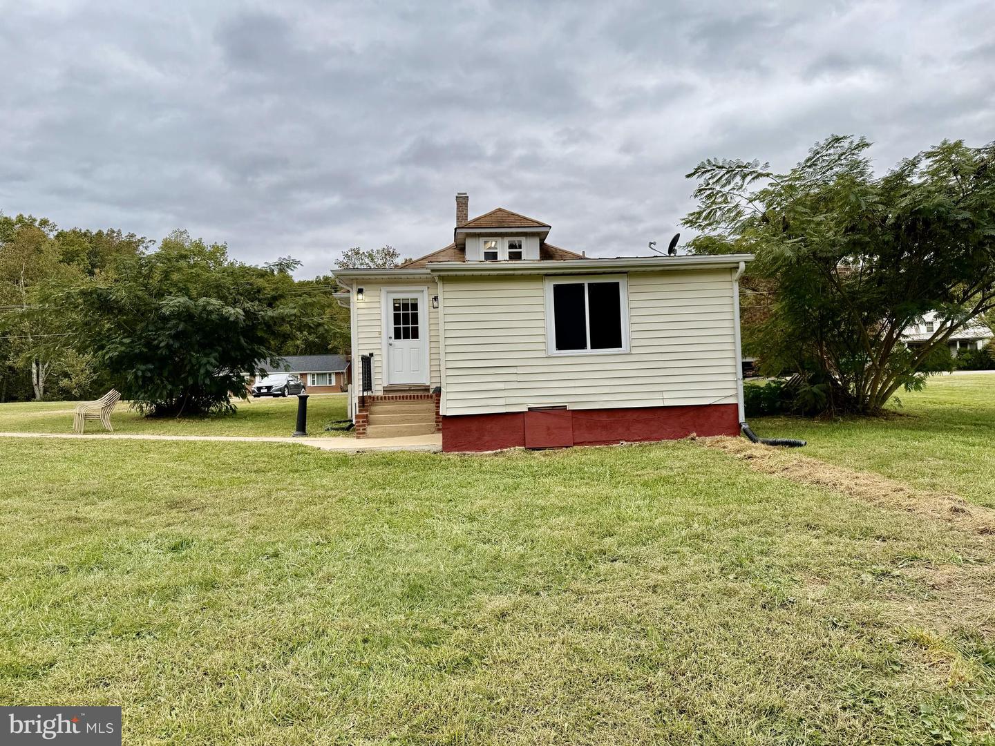 722 HARTWOOD RD, FREDERICKSBURG, Virginia 22406, 2 Bedrooms Bedrooms, ,2 BathroomsBathrooms,Residential,For sale,722 HARTWOOD RD,VAST2043582 MLS # VAST2043582