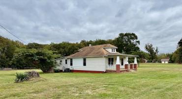 722 HARTWOOD RD, FREDERICKSBURG, Virginia 22406, 2 Bedrooms Bedrooms, ,2 BathroomsBathrooms,Residential,For sale,722 HARTWOOD RD,VAST2043582 MLS # VAST2043582