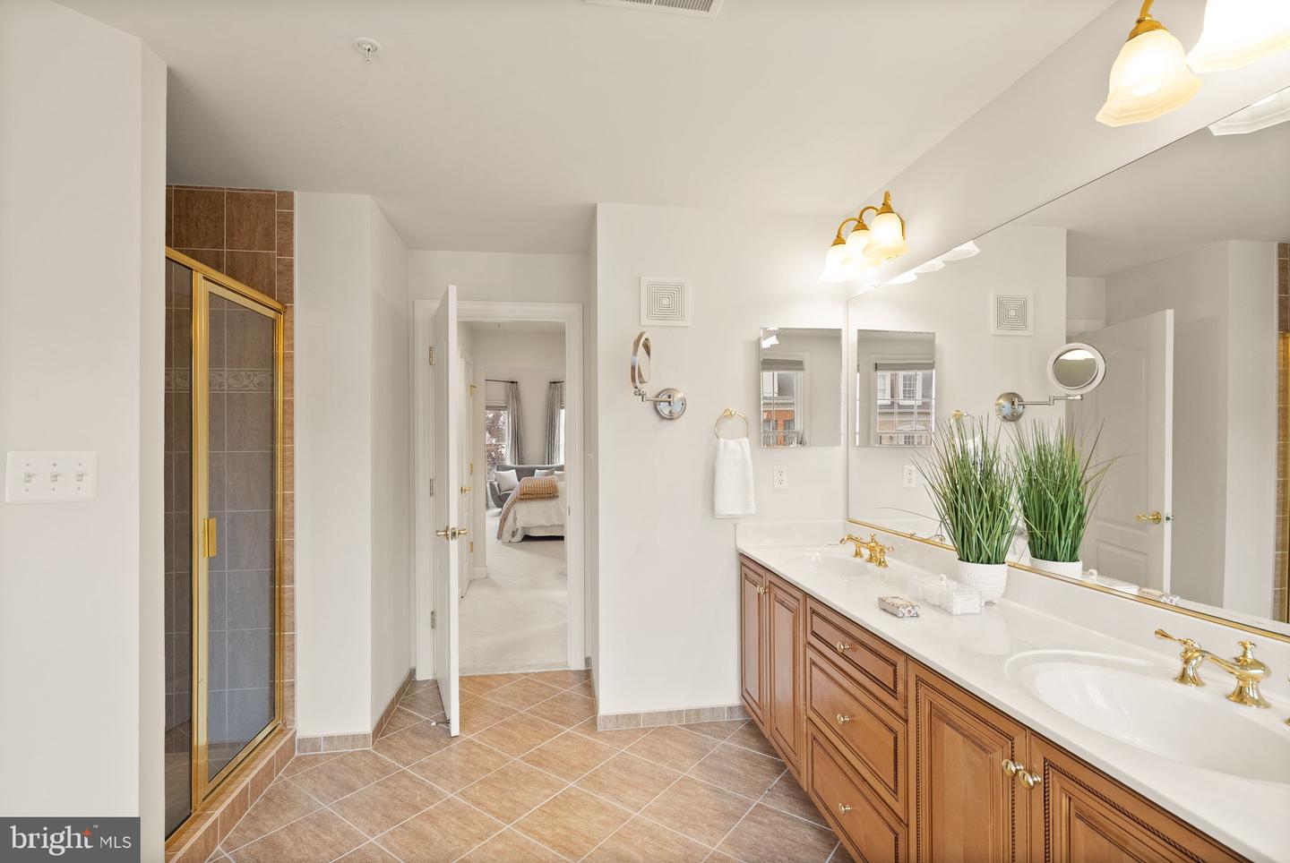 7721 SPOLETO LN #9, MCLEAN, Virginia 22102, 4 Bedrooms Bedrooms, ,4 BathroomsBathrooms,Residential,For sale,7721 SPOLETO LN #9,VAFX2278562 MLS # VAFX2278562