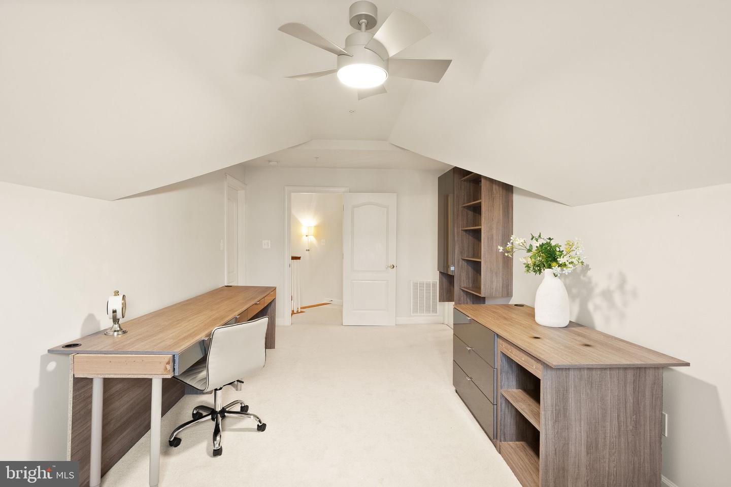 7721 SPOLETO LN #9, MCLEAN, Virginia 22102, 4 Bedrooms Bedrooms, ,4 BathroomsBathrooms,Residential,For sale,7721 SPOLETO LN #9,VAFX2278562 MLS # VAFX2278562