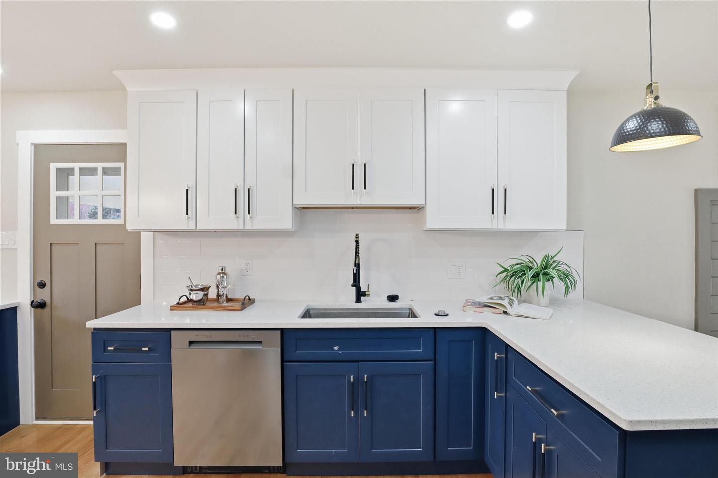 6112 REDWOOD LN, ALEXANDRIA, Virginia 22310, 5 Bedrooms Bedrooms, ,3 BathroomsBathrooms,Residential,For sale,6112 REDWOOD LN,VAFX2279746 MLS # VAFX2279746 6112 REDWOOD LN, ALEXANDRIA, Virginia 22310, 5 Bedrooms Bedrooms, ,3 BathroomsBathrooms,Residential,For sale,6112 REDWOOD LN,VAFX2279746 MLS # VAFX2279746