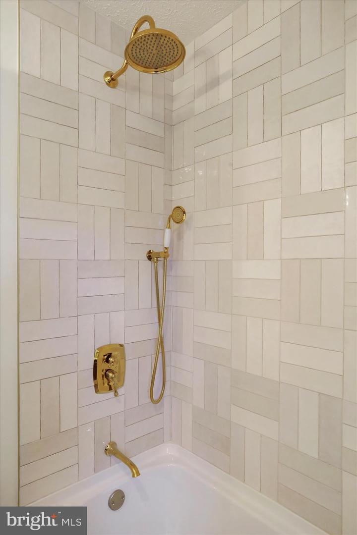 717 W LOCUST ST, WOODSTOCK, Virginia 22664, 5 Bedrooms Bedrooms, ,3 BathroomsBathrooms,Residential,For sale,717 W LOCUST ST,VASH2013080 MLS # VASH2013080