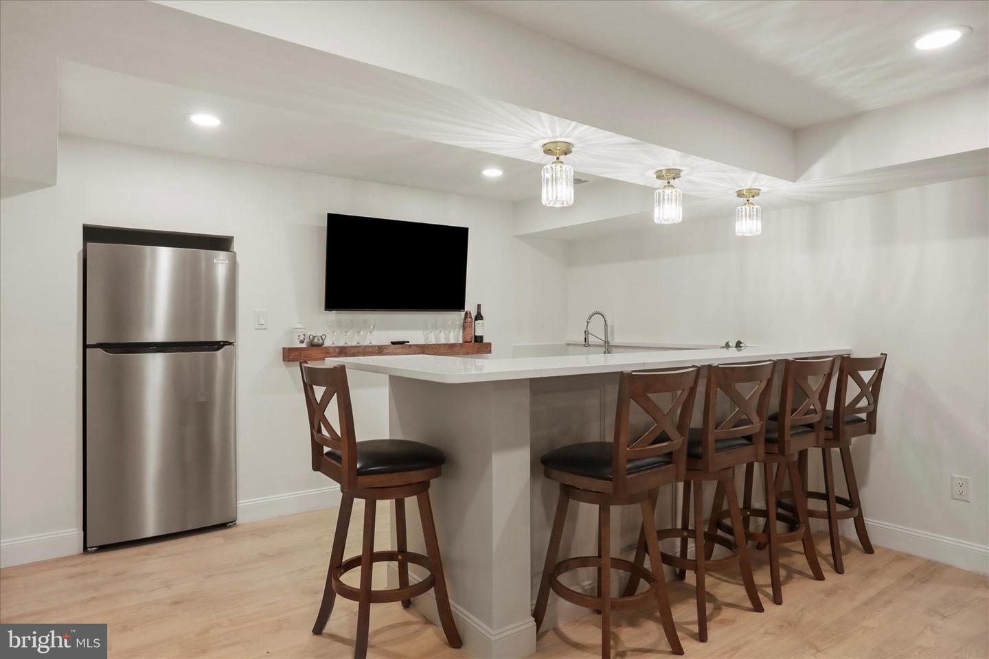 717 W LOCUST ST, WOODSTOCK, Virginia 22664, 5 Bedrooms Bedrooms, ,3 BathroomsBathrooms,Residential,For sale,717 W LOCUST ST,VASH2013080 MLS # VASH2013080