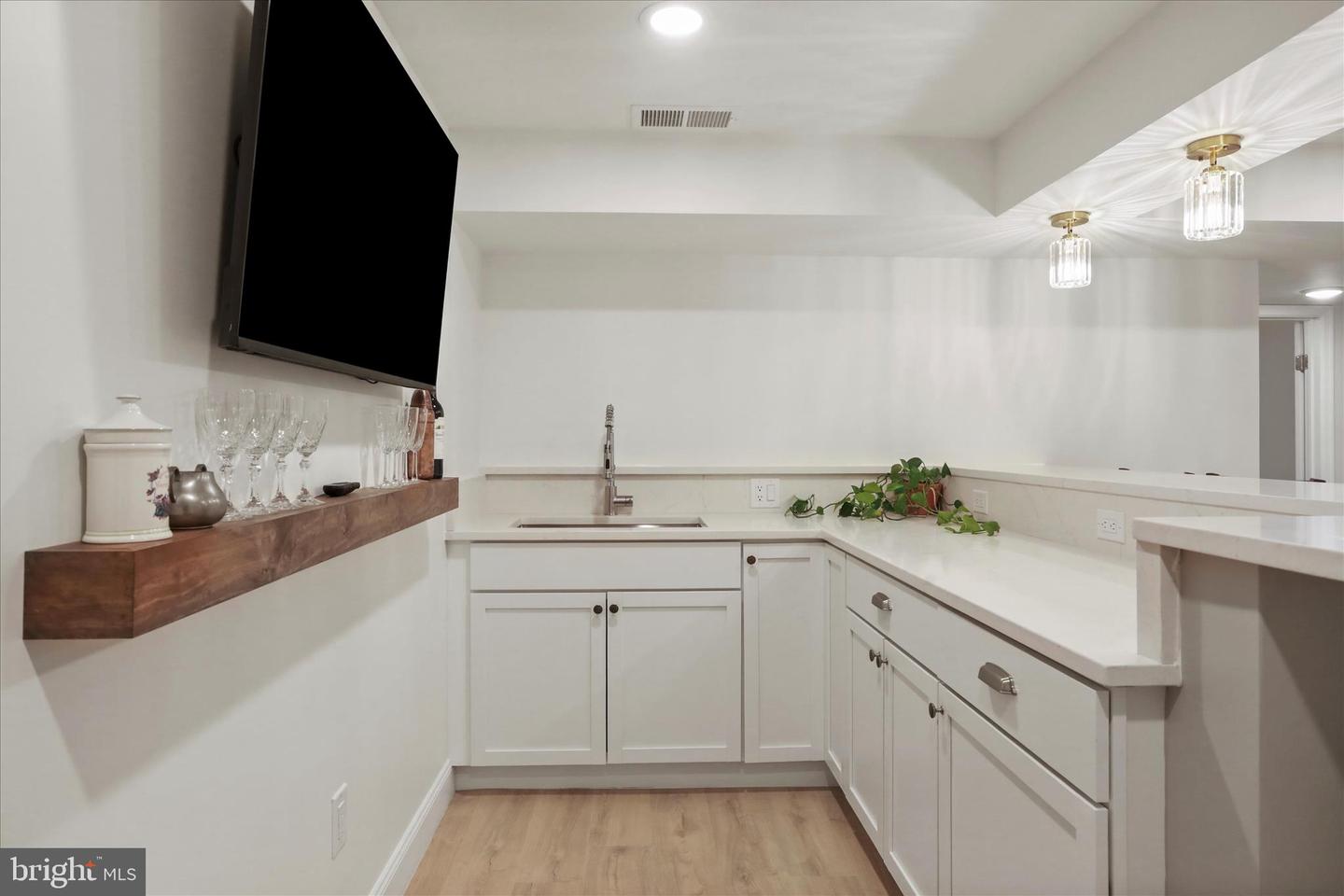 717 W LOCUST ST, WOODSTOCK, Virginia 22664, 5 Bedrooms Bedrooms, ,3 BathroomsBathrooms,Residential,For sale,717 W LOCUST ST,VASH2013080 MLS # VASH2013080