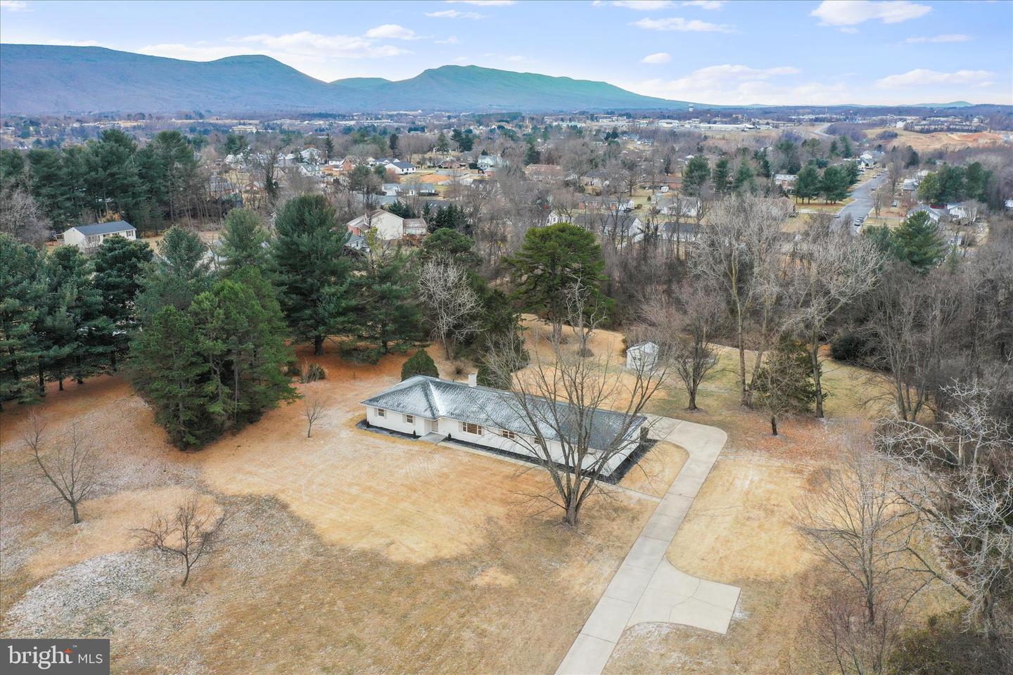 717 W LOCUST ST, WOODSTOCK, Virginia 22664, 5 Bedrooms Bedrooms, ,3 BathroomsBathrooms,Residential,For sale,717 W LOCUST ST,VASH2013080 MLS # VASH2013080