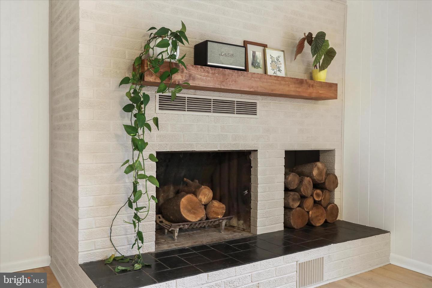 717 W LOCUST ST, WOODSTOCK, Virginia 22664, 5 Bedrooms Bedrooms, ,3 BathroomsBathrooms,Residential,For sale,717 W LOCUST ST,VASH2013080 MLS # VASH2013080