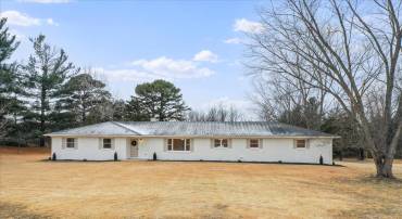 717 W LOCUST ST, WOODSTOCK, Virginia 22664, 5 Bedrooms Bedrooms, ,3 BathroomsBathrooms,Residential,For sale,717 W LOCUST ST,VASH2013080 MLS # VASH2013080