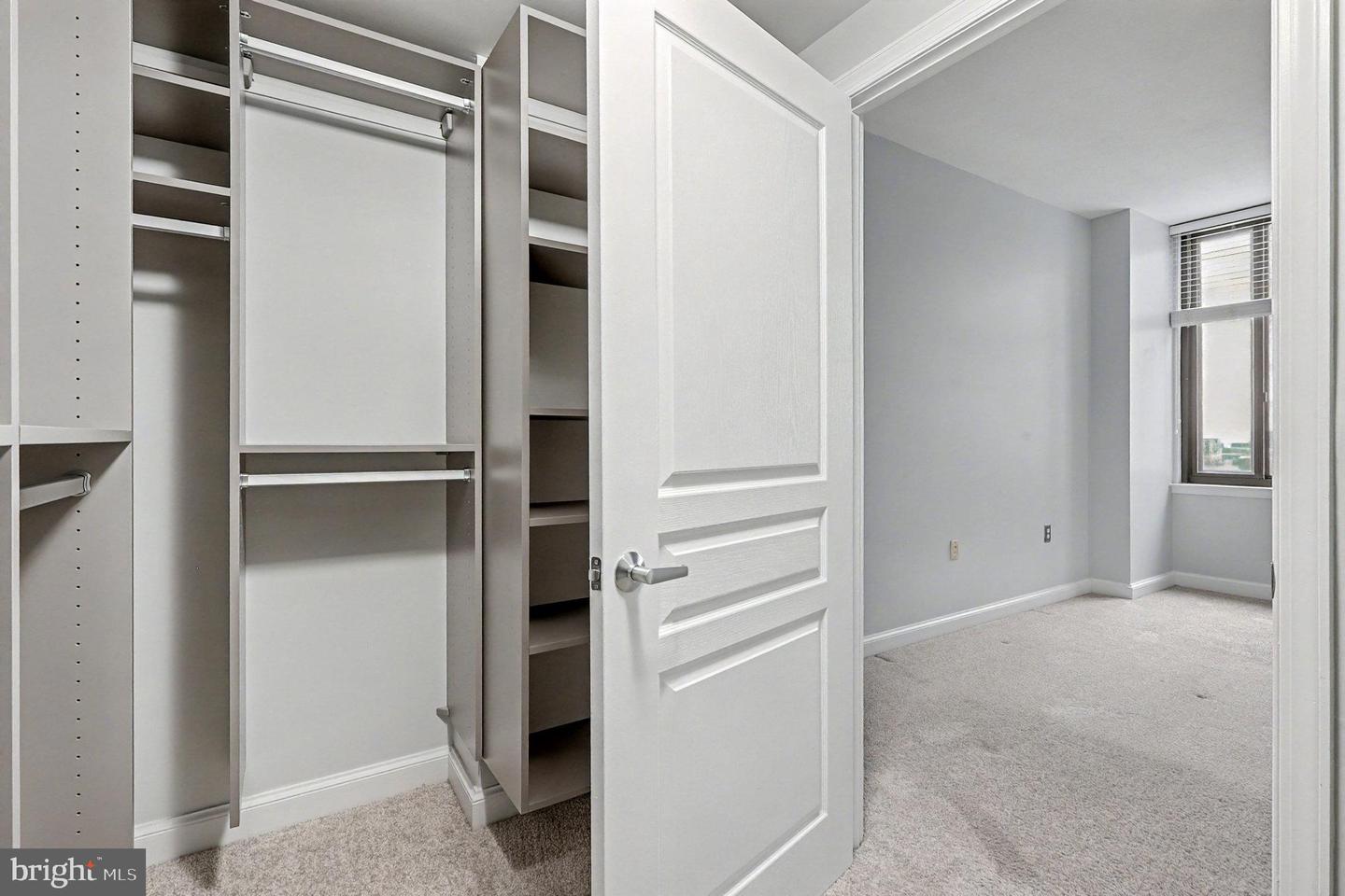 2451 MIDTOWN AVE #1611, ALEXANDRIA, Virginia 22303, 1 Bedroom Bedrooms, 3 Rooms Rooms,1 BathroomBathrooms,Residential,For sale,2451 MIDTOWN AVE #1611,VAFX2282432 MLS # VAFX2282432