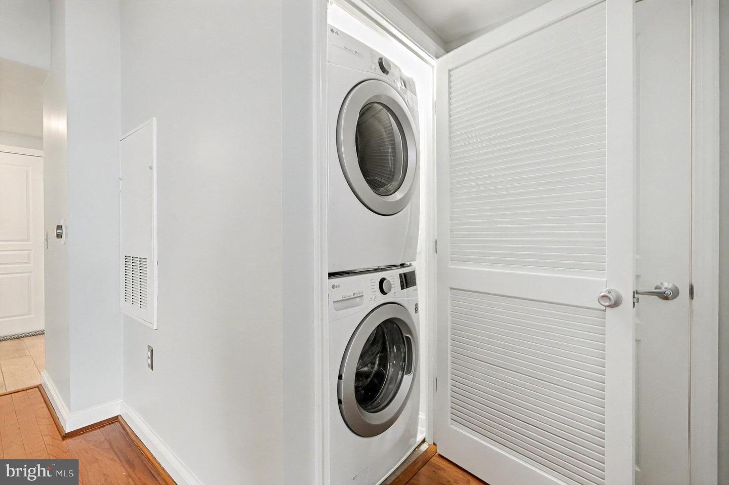 2451 MIDTOWN AVE #1611, ALEXANDRIA, Virginia 22303, 1 Bedroom Bedrooms, 3 Rooms Rooms,1 BathroomBathrooms,Residential,For sale,2451 MIDTOWN AVE #1611,VAFX2282432 MLS # VAFX2282432