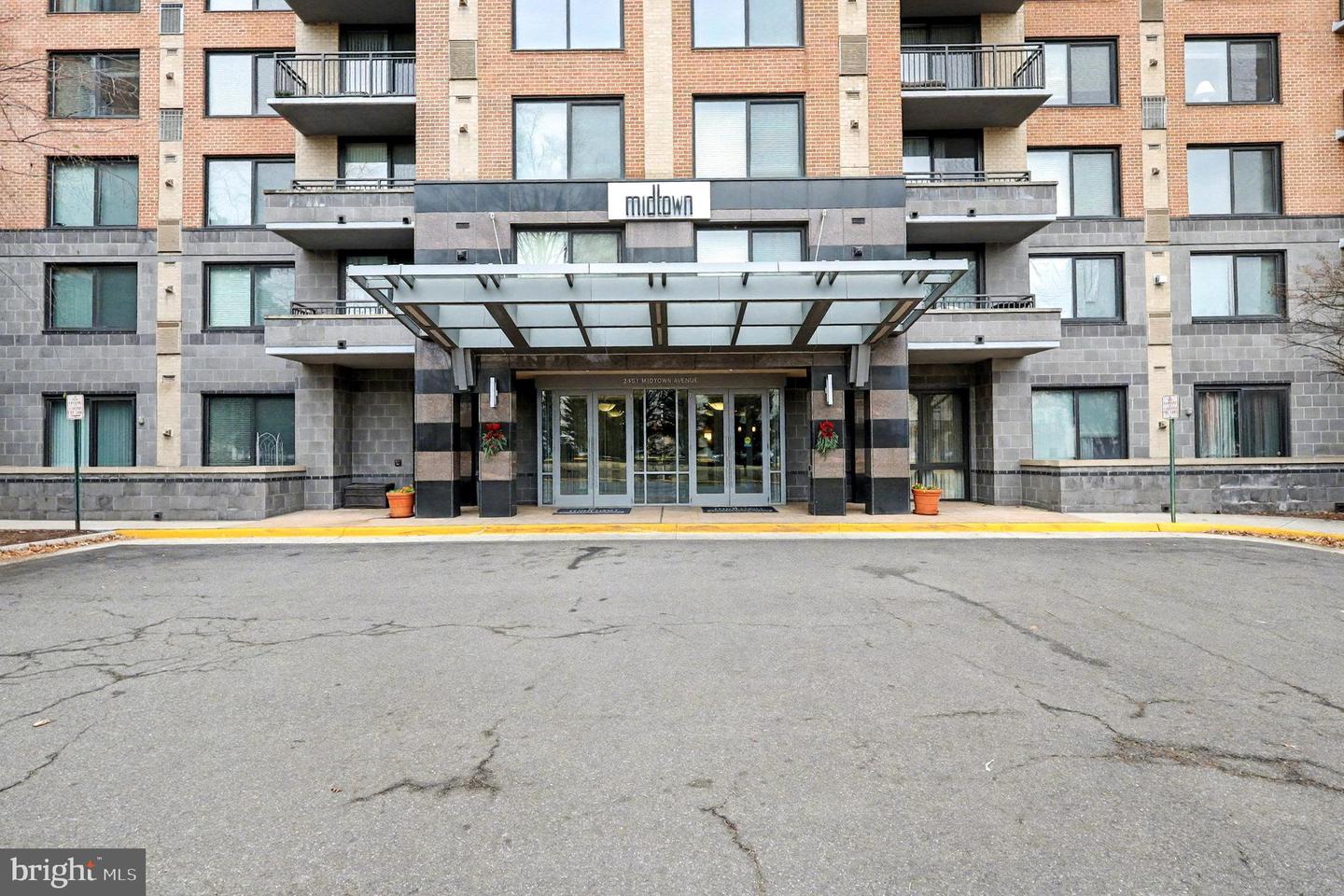 2451 MIDTOWN AVE #1611, ALEXANDRIA, Virginia 22303, 1 Bedroom Bedrooms, 3 Rooms Rooms,1 BathroomBathrooms,Residential,For sale,2451 MIDTOWN AVE #1611,VAFX2282432 MLS # VAFX2282432