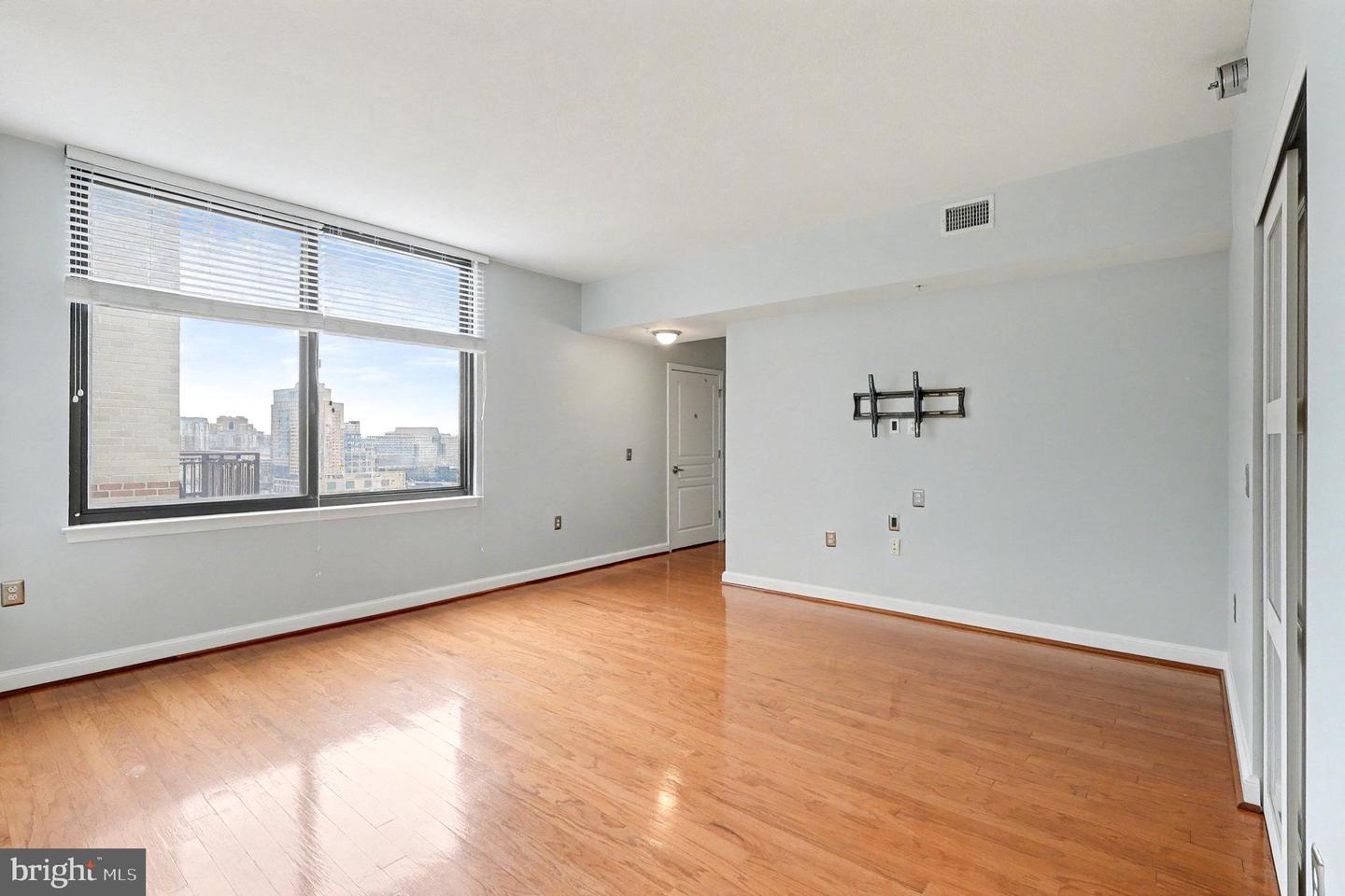 2451 MIDTOWN AVE #1611, ALEXANDRIA, Virginia 22303, 1 Bedroom Bedrooms, 3 Rooms Rooms,1 BathroomBathrooms,Residential,For sale,2451 MIDTOWN AVE #1611,VAFX2282432 MLS # VAFX2282432