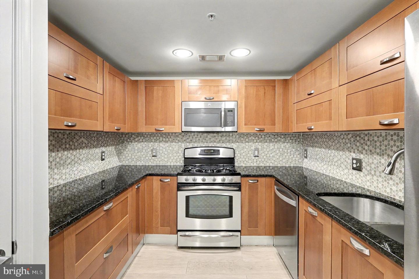 2451 MIDTOWN AVE #1611, ALEXANDRIA, Virginia 22303, 1 Bedroom Bedrooms, 3 Rooms Rooms,1 BathroomBathrooms,Residential,For sale,2451 MIDTOWN AVE #1611,VAFX2282432 MLS # VAFX2282432