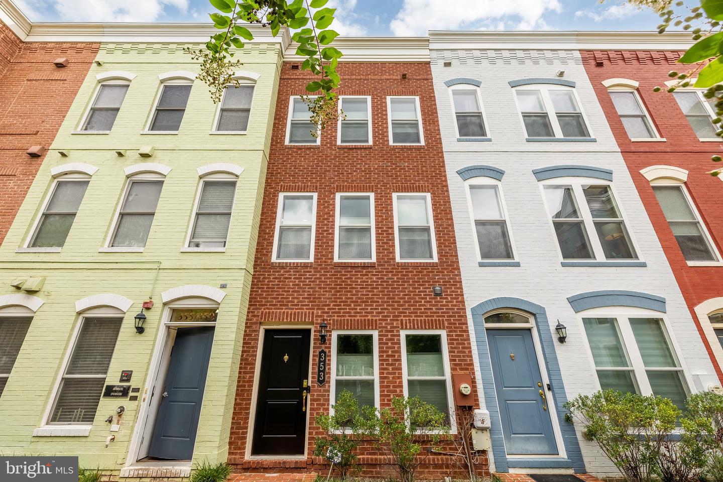 353 L ST SE, WASHINGTON, District Of Columbia 20003, 4 Bedrooms Bedrooms, ,2 BathroomsBathrooms,Residential,For sale,353 L ST SE,DCDC2234952 MLS # DCDC2234952