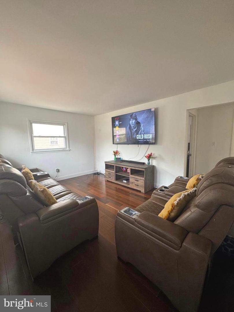 107 LUXOR ST, MANASSAS PARK, Virginia 20111, 3 Bedrooms Bedrooms, ,2 BathroomsBathrooms,Residential,For sale,107 LUXOR ST,VAMP2002932 MLS # VAMP2002932