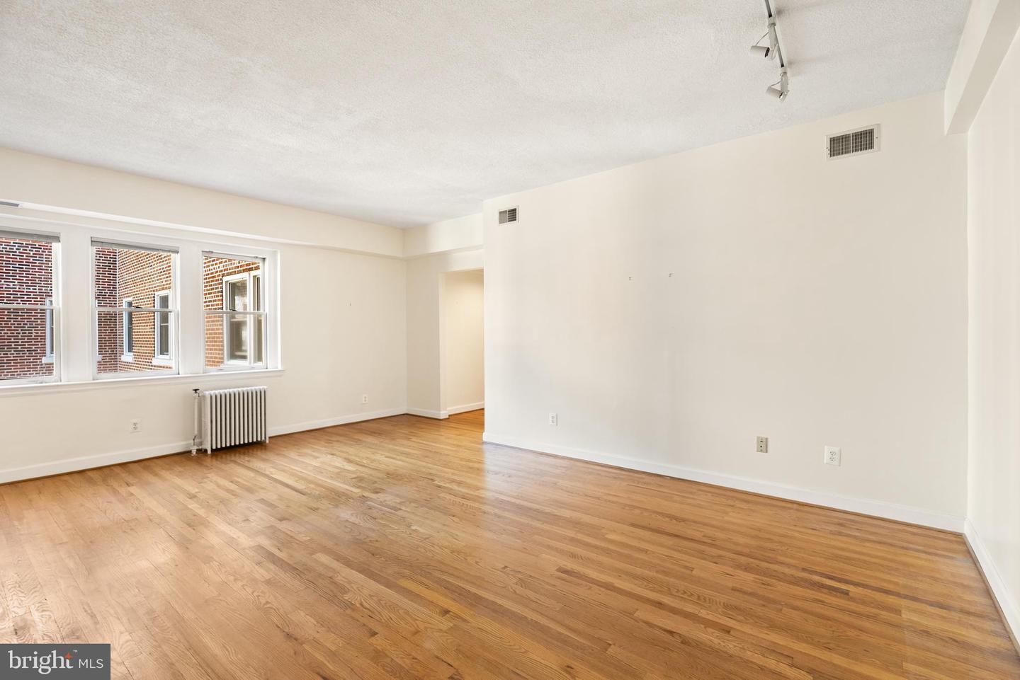 3901 CONNECTICUT AVE NW #406, WASHINGTON, District Of Columbia 20008, 1 Bedroom Bedrooms, ,1 BathroomBathrooms,Residential,For sale,3901 CONNECTICUT AVE NW #406,DCDC2204098 MLS # DCDC2204098