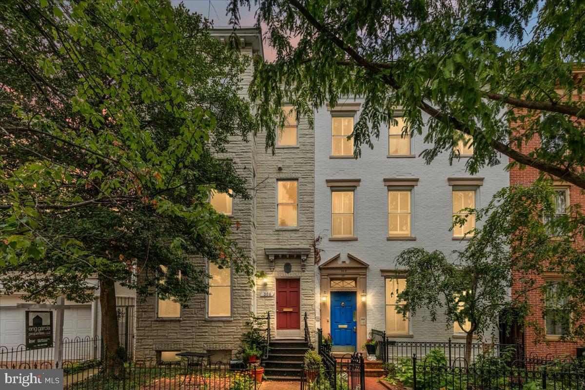 304 2ND ST SE, WASHINGTON, District Of Columbia 20003, 6 Bedrooms Bedrooms, ,4 BathroomsBathrooms,Residential,For sale,304 2ND ST SE,DCDC2209946 MLS # DCDC2209946