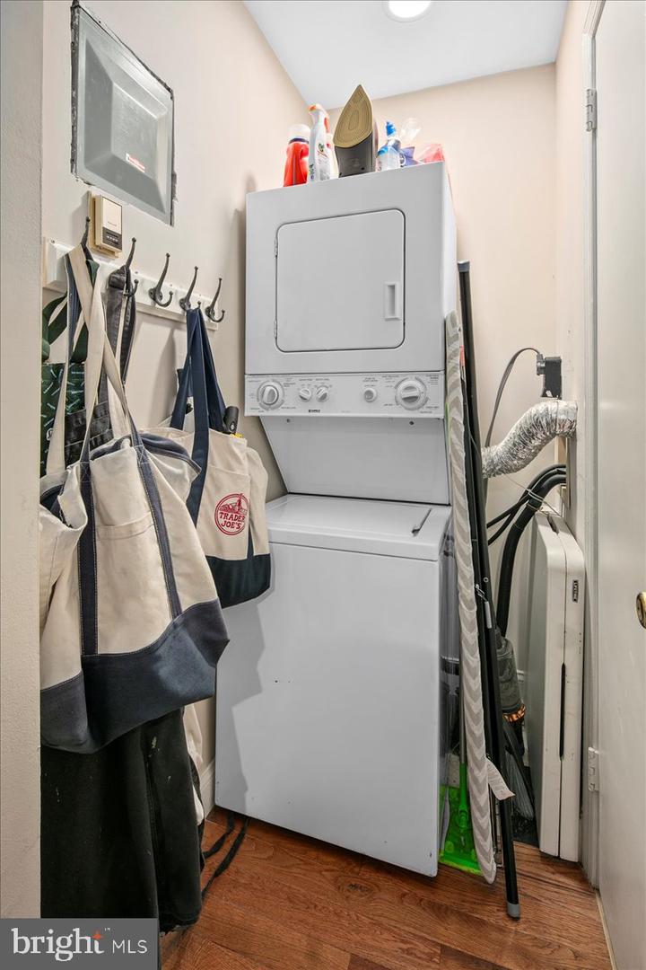 304 2ND ST SE, WASHINGTON, District Of Columbia 20003, 6 Bedrooms Bedrooms, ,4 BathroomsBathrooms,Residential,For sale,304 2ND ST SE,DCDC2209946 MLS # DCDC2209946