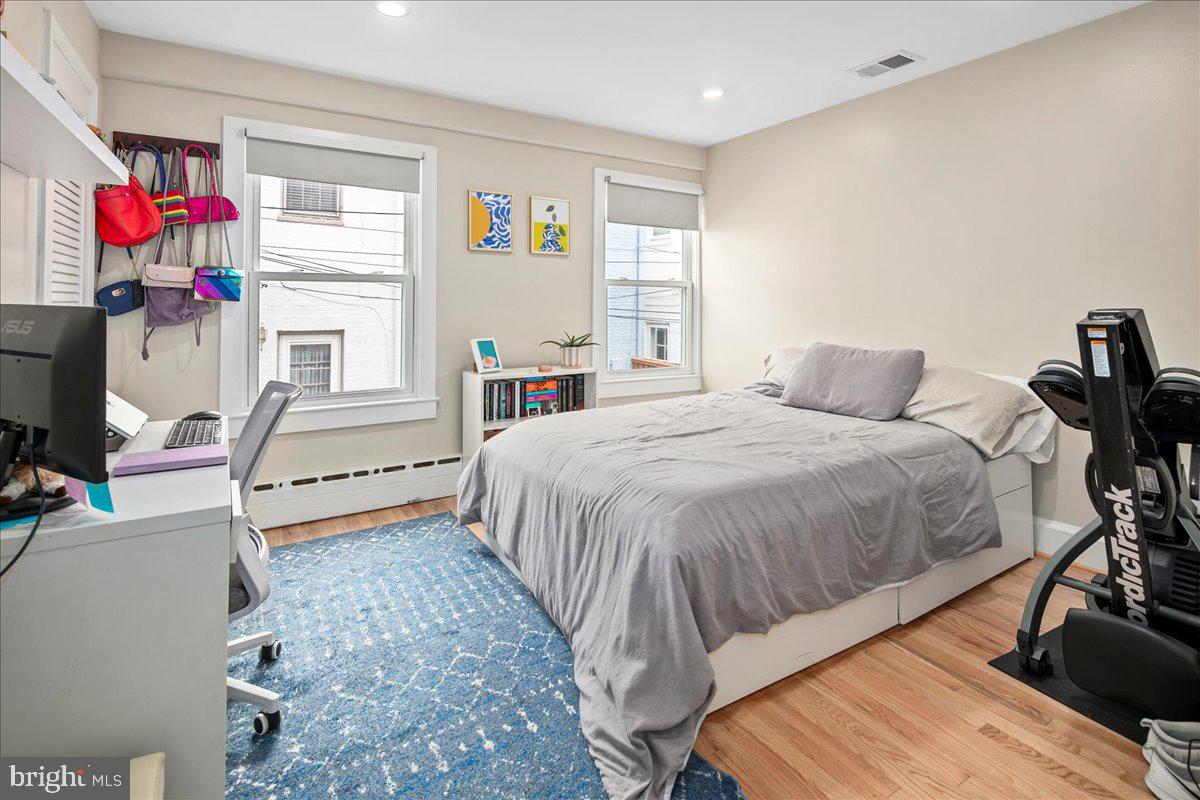 304 2ND ST SE, WASHINGTON, District Of Columbia 20003, 6 Bedrooms Bedrooms, ,4 BathroomsBathrooms,Residential,For sale,304 2ND ST SE,DCDC2209946 MLS # DCDC2209946