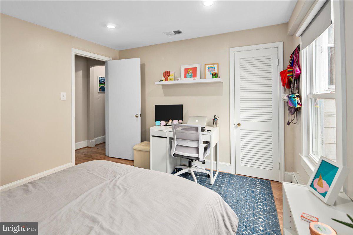 304 2ND ST SE, WASHINGTON, District Of Columbia 20003, 6 Bedrooms Bedrooms, ,4 BathroomsBathrooms,Residential,For sale,304 2ND ST SE,DCDC2209946 MLS # DCDC2209946