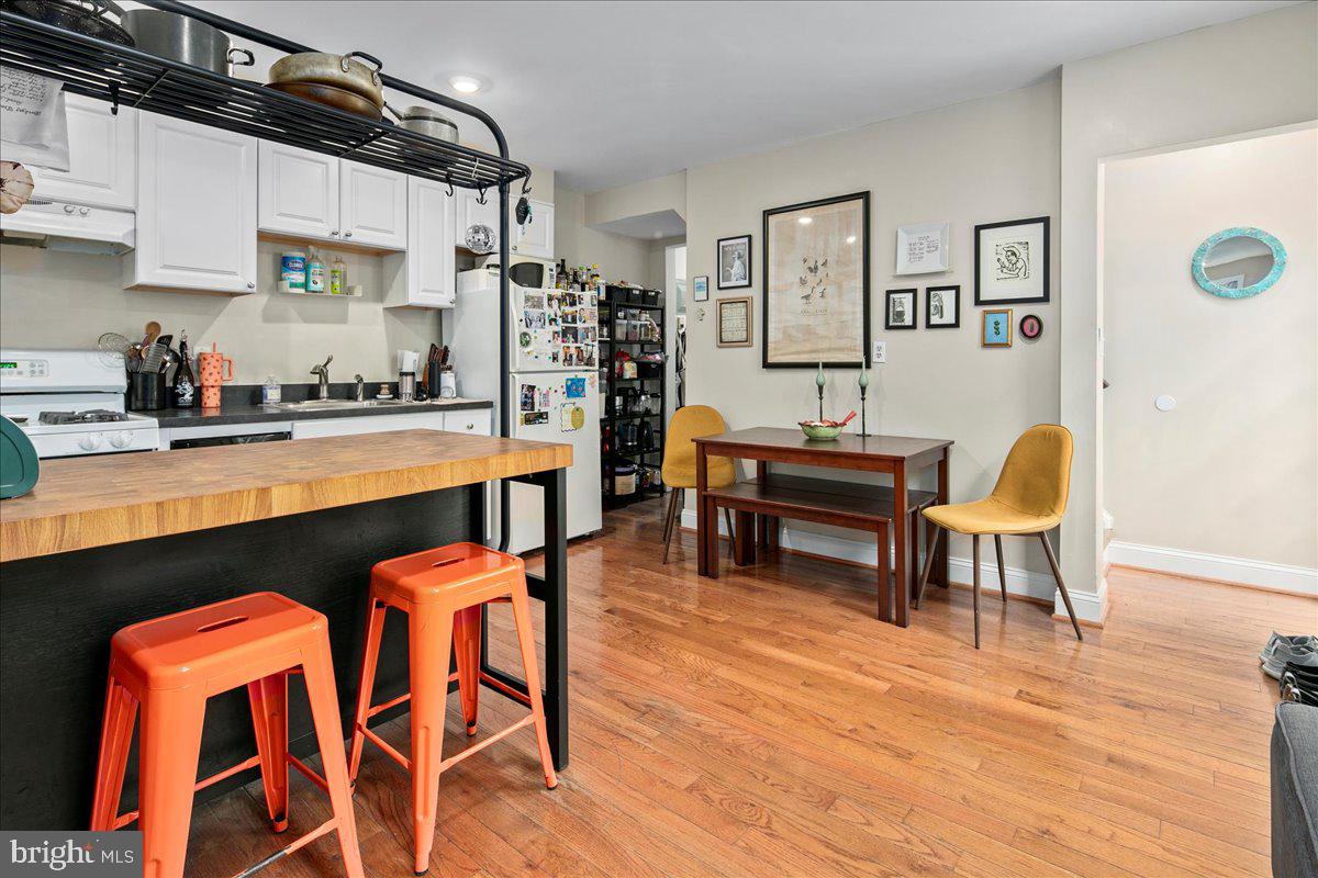 304 2ND ST SE, WASHINGTON, District Of Columbia 20003, 6 Bedrooms Bedrooms, ,4 BathroomsBathrooms,Residential,For sale,304 2ND ST SE,DCDC2209946 MLS # DCDC2209946