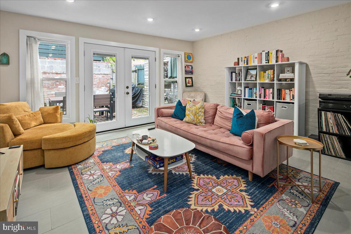 304 2ND ST SE, WASHINGTON, District Of Columbia 20003, 6 Bedrooms Bedrooms, ,4 BathroomsBathrooms,Residential,For sale,304 2ND ST SE,DCDC2209946 MLS # DCDC2209946