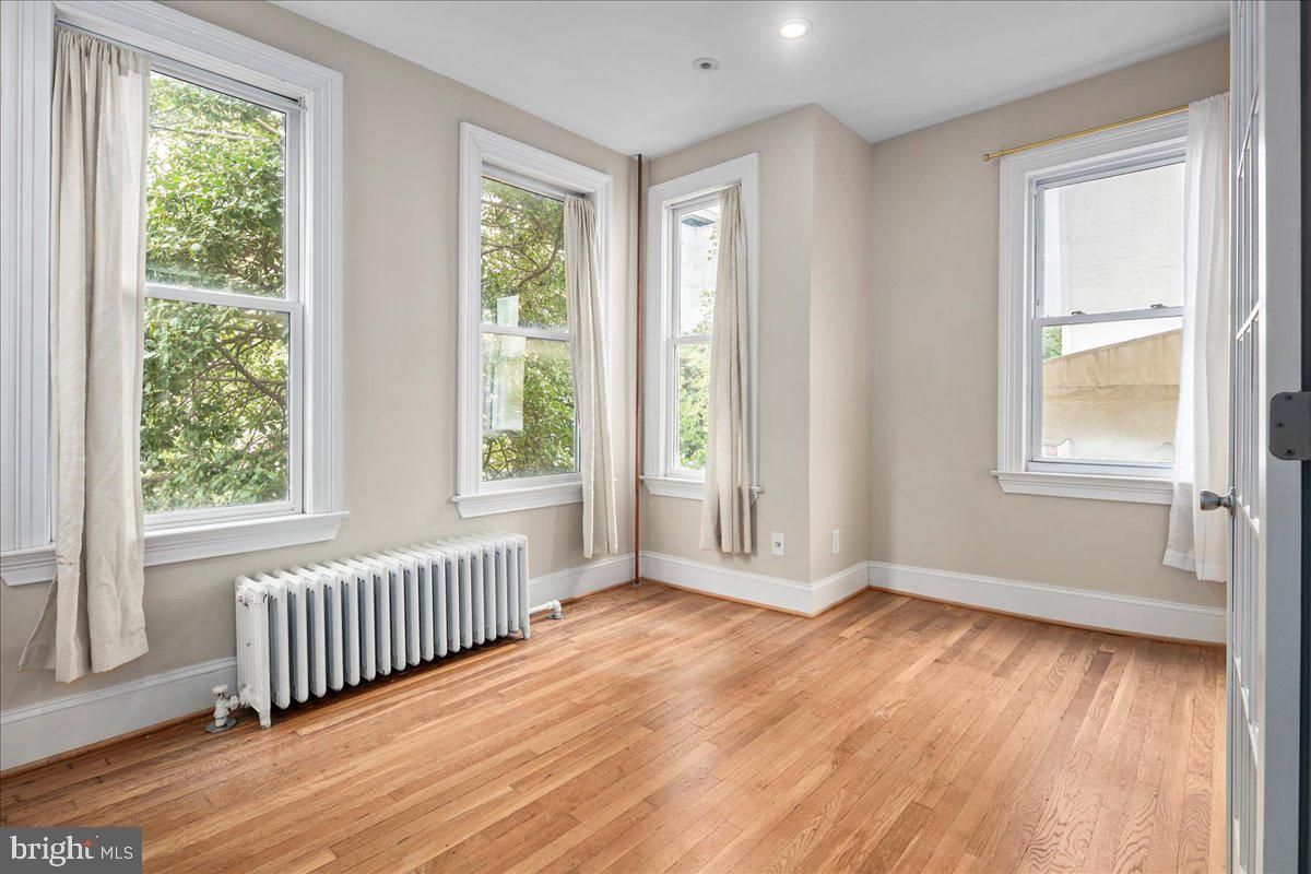 304 2ND ST SE, WASHINGTON, District Of Columbia 20003, 6 Bedrooms Bedrooms, ,4 BathroomsBathrooms,Residential,For sale,304 2ND ST SE,DCDC2209946 MLS # DCDC2209946