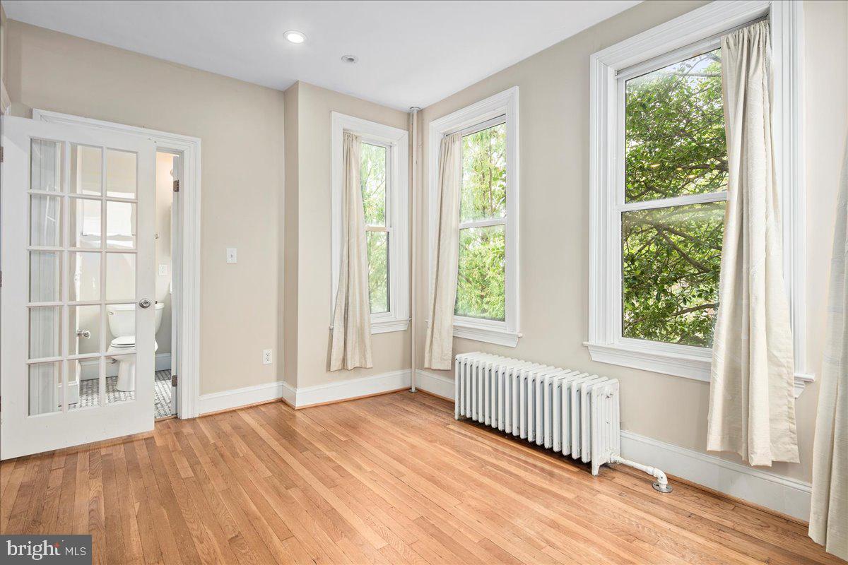 304 2ND ST SE, WASHINGTON, District Of Columbia 20003, 6 Bedrooms Bedrooms, ,4 BathroomsBathrooms,Residential,For sale,304 2ND ST SE,DCDC2209946 MLS # DCDC2209946