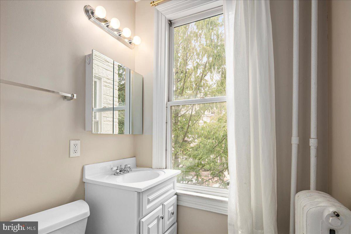 304 2ND ST SE, WASHINGTON, District Of Columbia 20003, 6 Bedrooms Bedrooms, ,4 BathroomsBathrooms,Residential,For sale,304 2ND ST SE,DCDC2209946 MLS # DCDC2209946