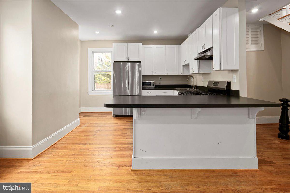 304 2ND ST SE, WASHINGTON, District Of Columbia 20003, 6 Bedrooms Bedrooms, ,4 BathroomsBathrooms,Residential,For sale,304 2ND ST SE,DCDC2209946 MLS # DCDC2209946