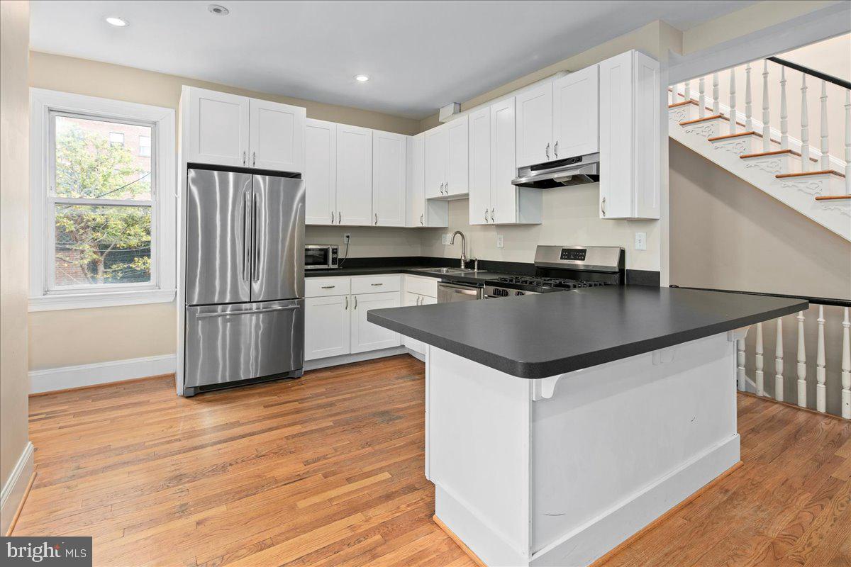 304 2ND ST SE, WASHINGTON, District Of Columbia 20003, 6 Bedrooms Bedrooms, ,4 BathroomsBathrooms,Residential,For sale,304 2ND ST SE,DCDC2209946 MLS # DCDC2209946