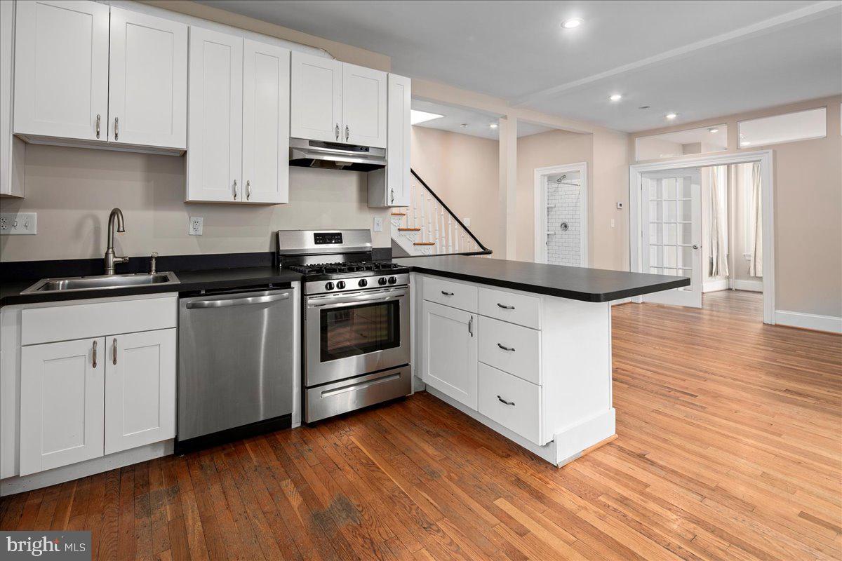 304 2ND ST SE, WASHINGTON, District Of Columbia 20003, 6 Bedrooms Bedrooms, ,4 BathroomsBathrooms,Residential,For sale,304 2ND ST SE,DCDC2209946 MLS # DCDC2209946