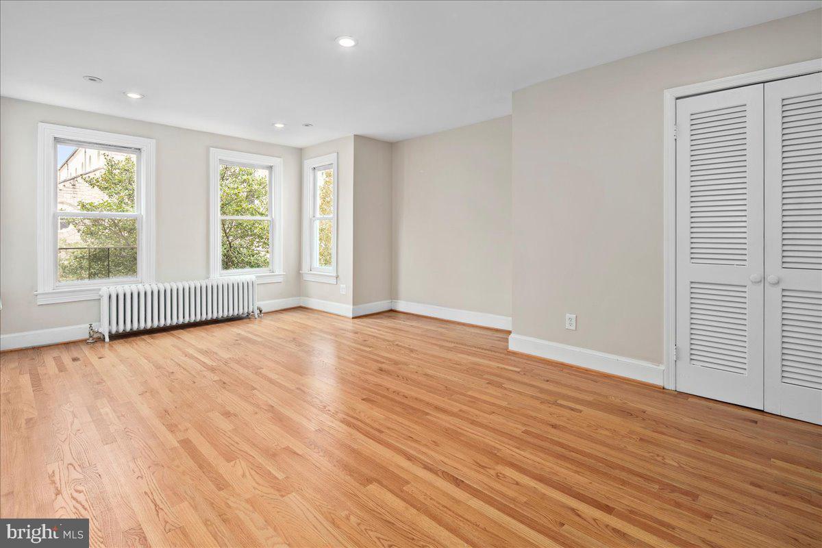 304 2ND ST SE, WASHINGTON, District Of Columbia 20003, 6 Bedrooms Bedrooms, ,4 BathroomsBathrooms,Residential,For sale,304 2ND ST SE,DCDC2209946 MLS # DCDC2209946