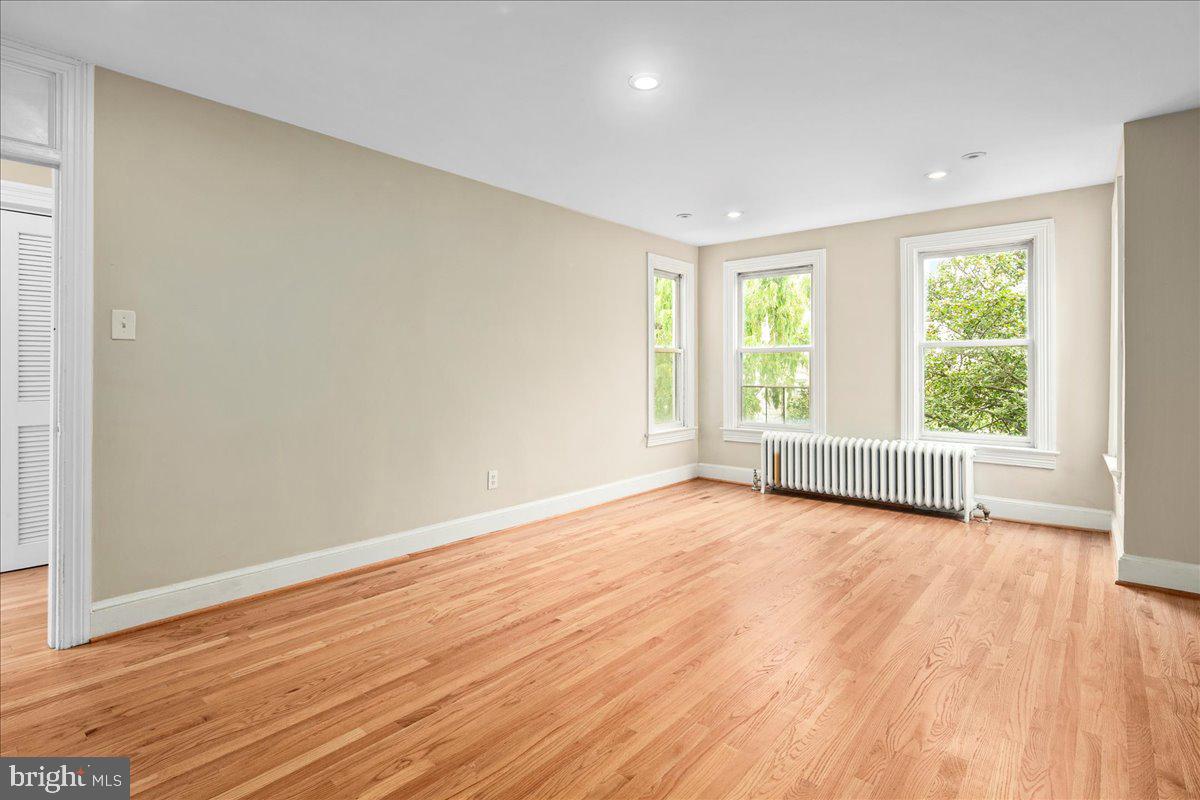 304 2ND ST SE, WASHINGTON, District Of Columbia 20003, 6 Bedrooms Bedrooms, ,4 BathroomsBathrooms,Residential,For sale,304 2ND ST SE,DCDC2209946 MLS # DCDC2209946