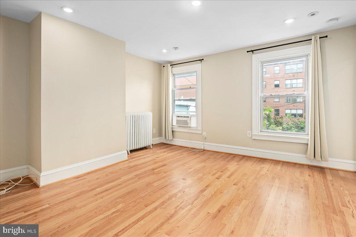 304 2ND ST SE, WASHINGTON, District Of Columbia 20003, 6 Bedrooms Bedrooms, ,4 BathroomsBathrooms,Residential,For sale,304 2ND ST SE,DCDC2209946 MLS # DCDC2209946