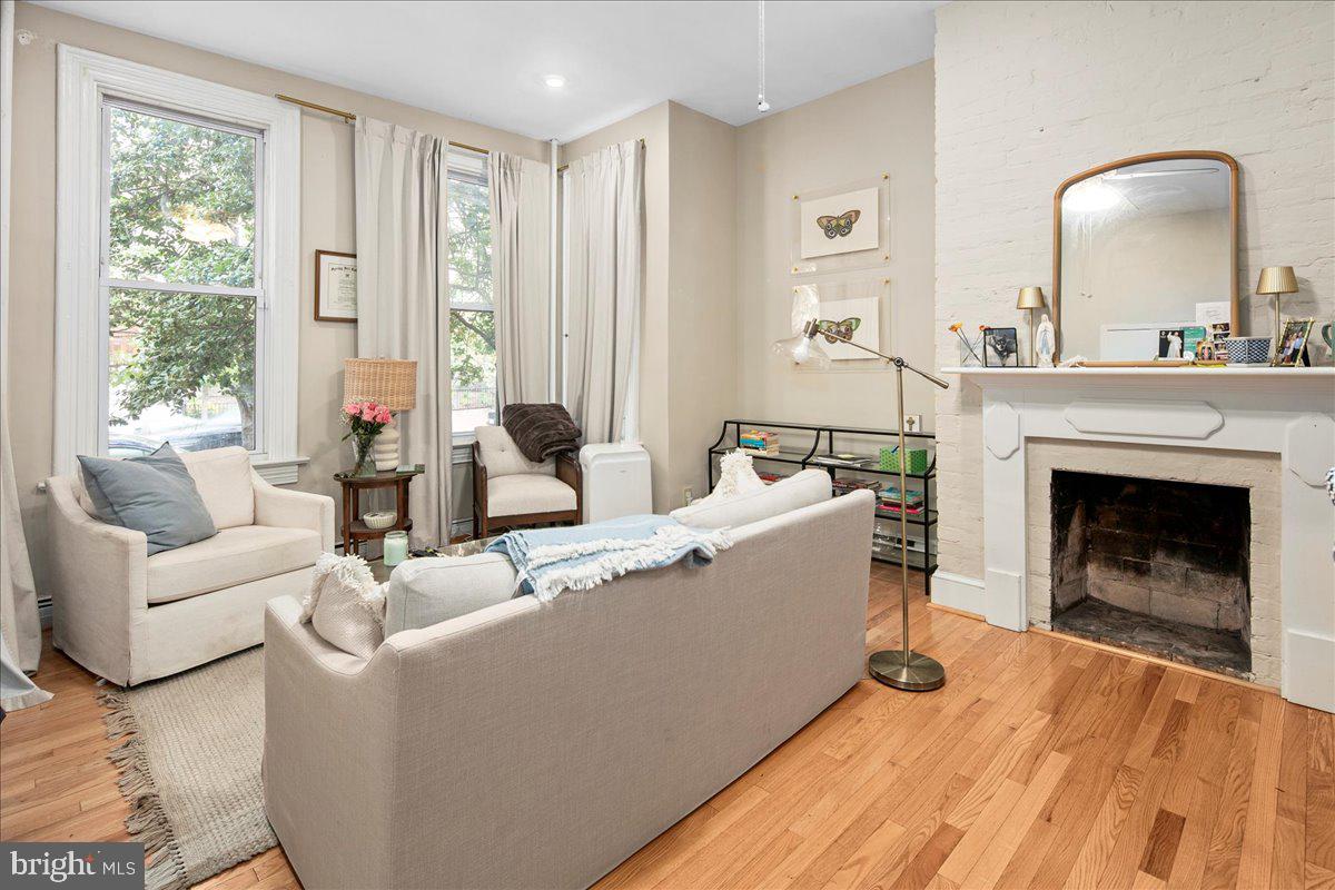 304 2ND ST SE, WASHINGTON, District Of Columbia 20003, 6 Bedrooms Bedrooms, ,4 BathroomsBathrooms,Residential,For sale,304 2ND ST SE,DCDC2209946 MLS # DCDC2209946