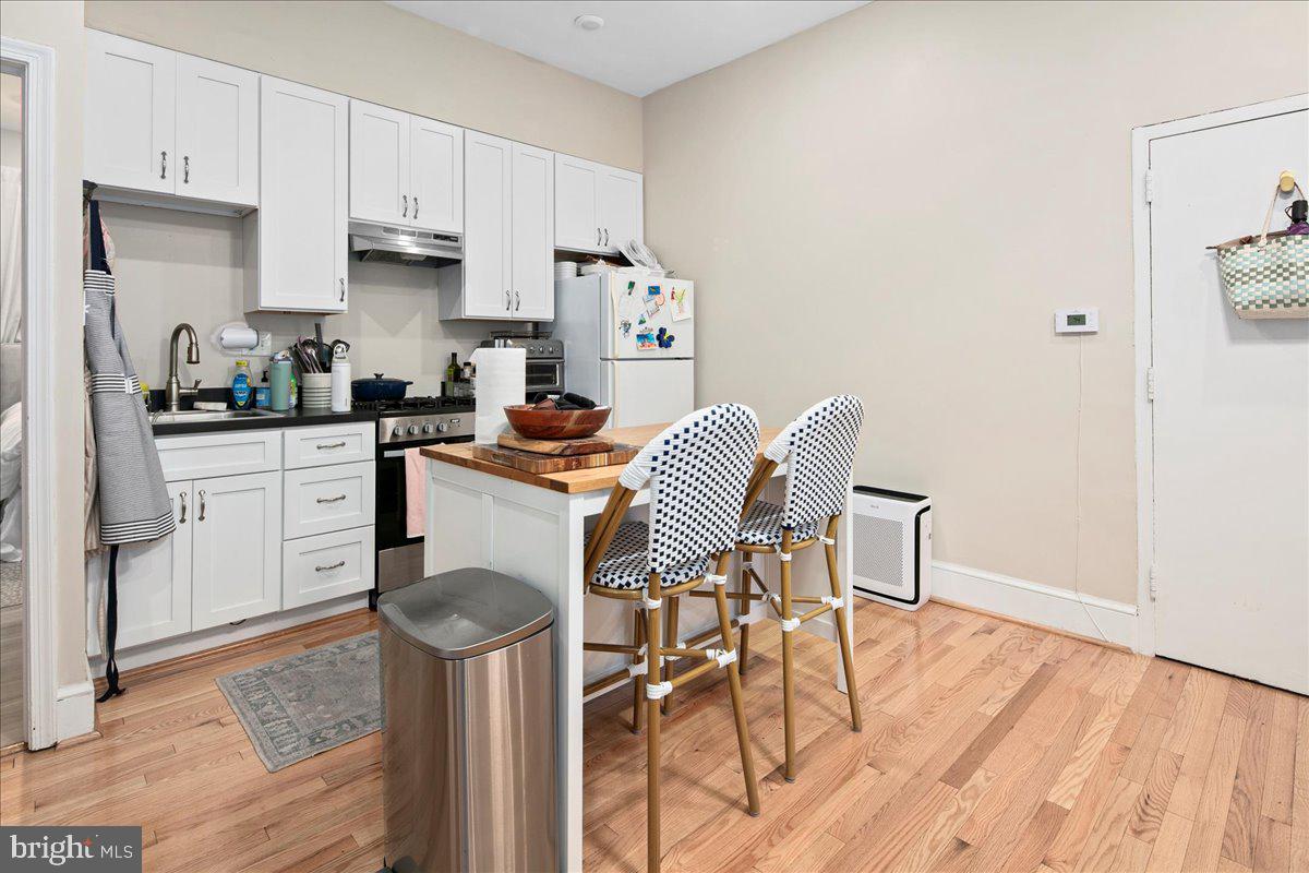 304 2ND ST SE, WASHINGTON, District Of Columbia 20003, 6 Bedrooms Bedrooms, ,4 BathroomsBathrooms,Residential,For sale,304 2ND ST SE,DCDC2209946 MLS # DCDC2209946