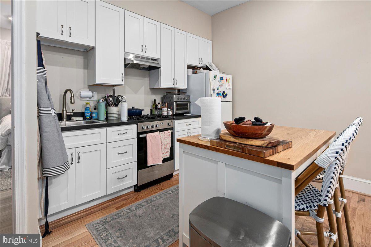 304 2ND ST SE, WASHINGTON, District Of Columbia 20003, 6 Bedrooms Bedrooms, ,4 BathroomsBathrooms,Residential,For sale,304 2ND ST SE,DCDC2209946 MLS # DCDC2209946