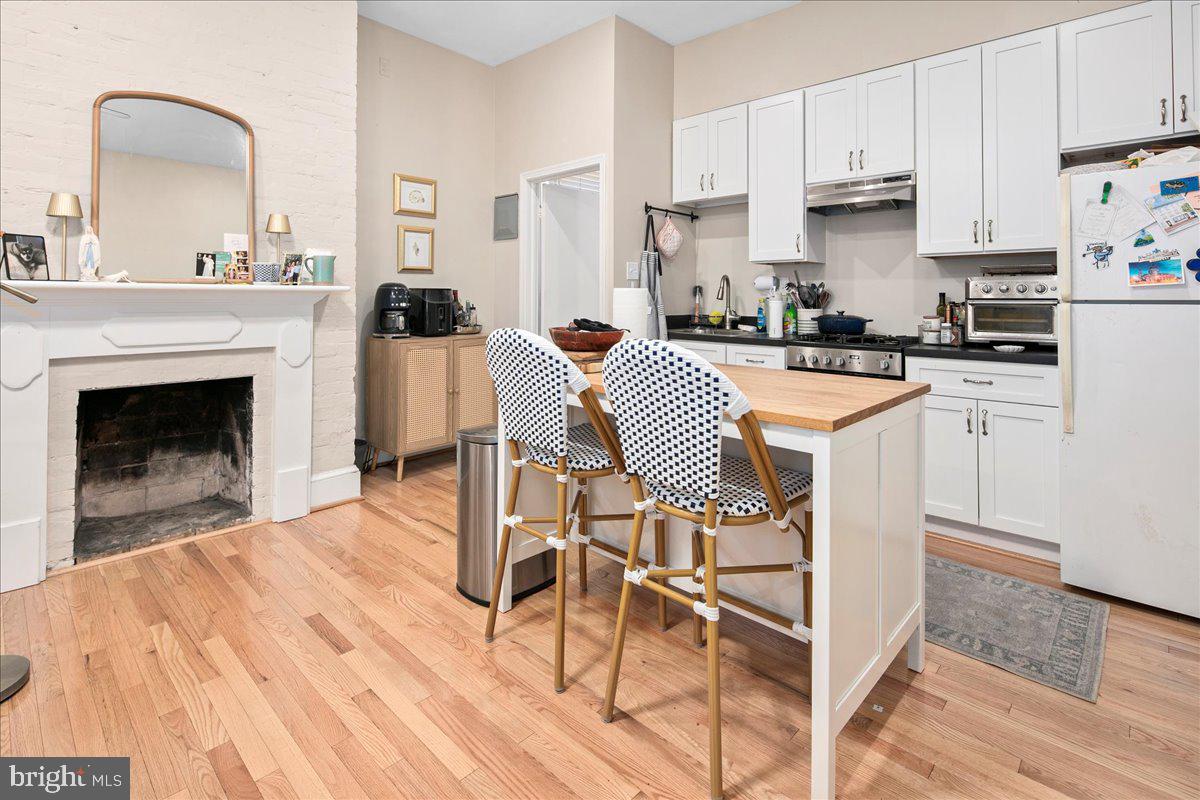 304 2ND ST SE, WASHINGTON, District Of Columbia 20003, 6 Bedrooms Bedrooms, ,4 BathroomsBathrooms,Residential,For sale,304 2ND ST SE,DCDC2209946 MLS # DCDC2209946