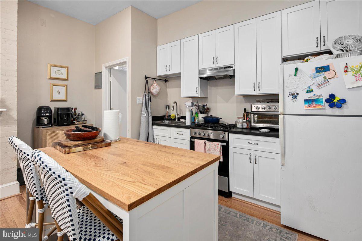 304 2ND ST SE, WASHINGTON, District Of Columbia 20003, 6 Bedrooms Bedrooms, ,4 BathroomsBathrooms,Residential,For sale,304 2ND ST SE,DCDC2209946 MLS # DCDC2209946