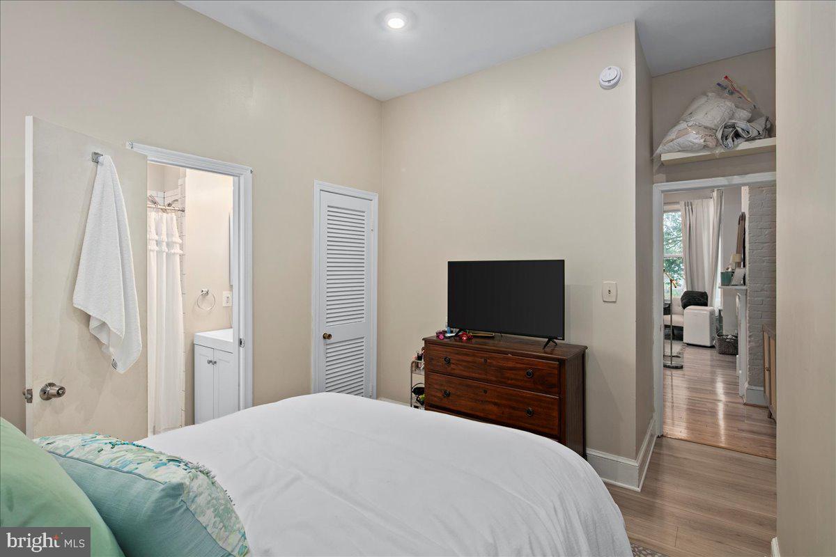 304 2ND ST SE, WASHINGTON, District Of Columbia 20003, 6 Bedrooms Bedrooms, ,4 BathroomsBathrooms,Residential,For sale,304 2ND ST SE,DCDC2209946 MLS # DCDC2209946