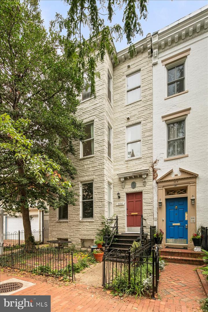 304 2ND ST SE, WASHINGTON, District Of Columbia 20003, 6 Bedrooms Bedrooms, ,4 BathroomsBathrooms,Residential,For sale,304 2ND ST SE,DCDC2209946 MLS # DCDC2209946