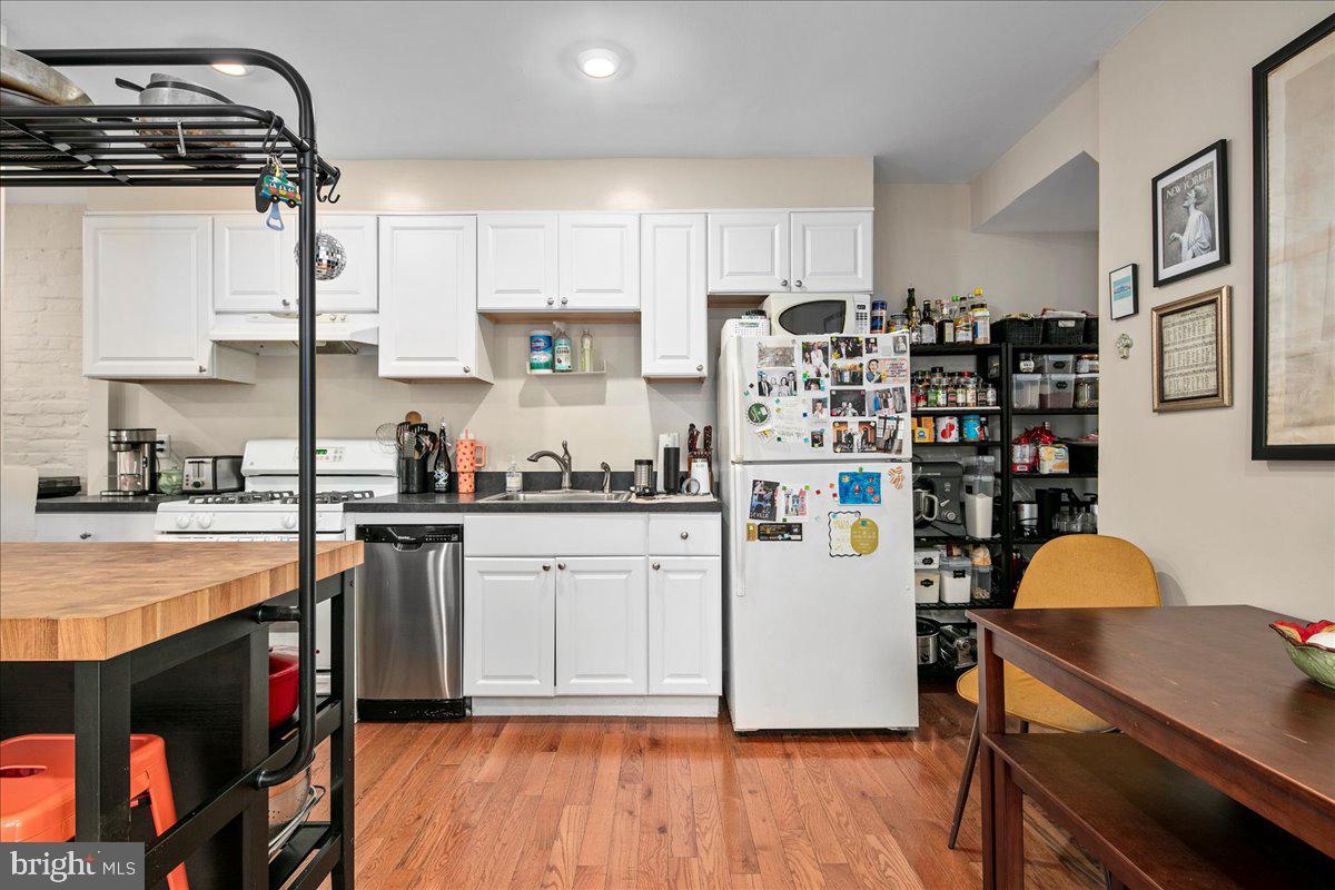 304 2ND ST SE, WASHINGTON, District Of Columbia 20003, 6 Bedrooms Bedrooms, ,4 BathroomsBathrooms,Residential,For sale,304 2ND ST SE,DCDC2209946 MLS # DCDC2209946