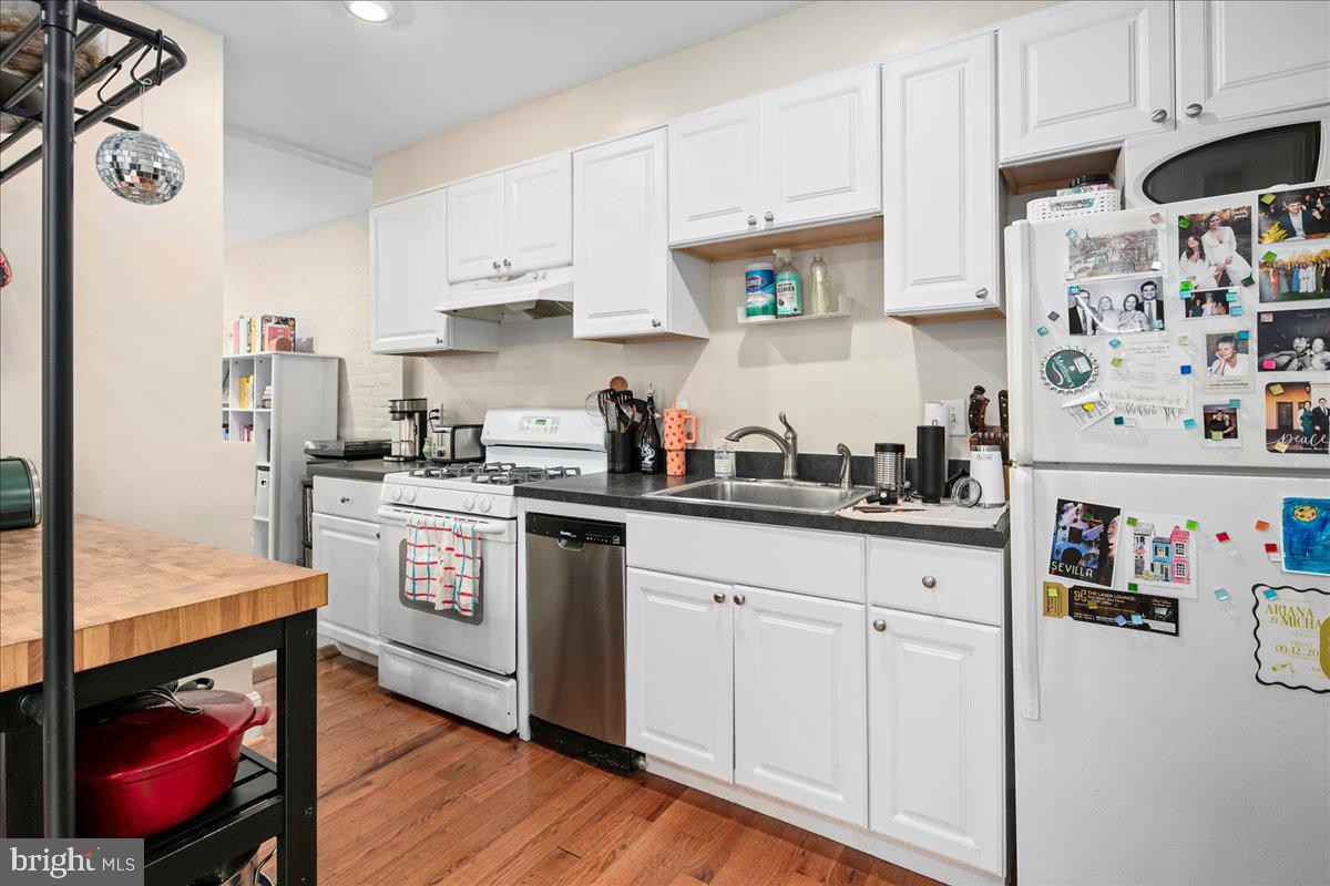 304 2ND ST SE, WASHINGTON, District Of Columbia 20003, 6 Bedrooms Bedrooms, ,4 BathroomsBathrooms,Residential,For sale,304 2ND ST SE,DCDC2209946 MLS # DCDC2209946