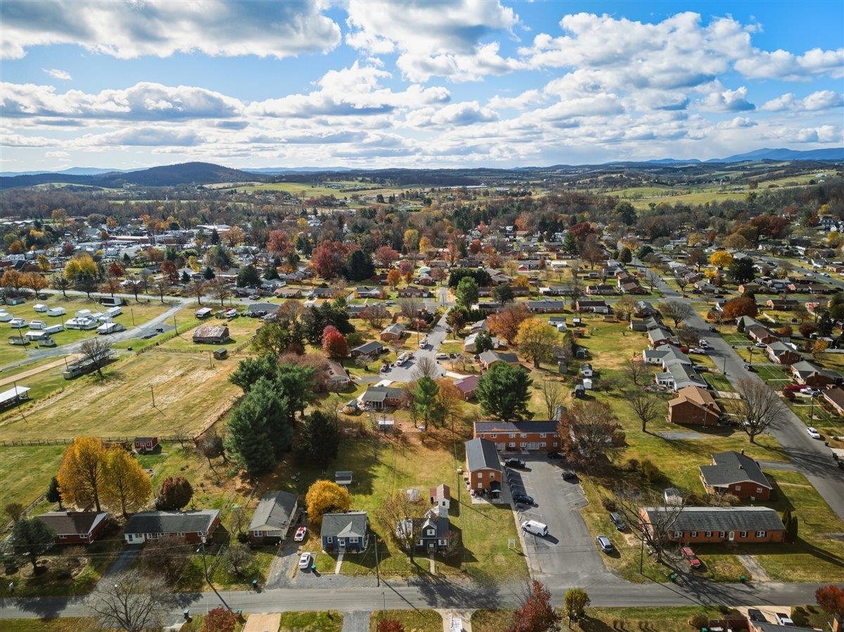 410 BRUCE ST, BRIDGEWATER, Virginia 22812, 3 Bedrooms Bedrooms, ,1 BathroomBathrooms,Residential,410 BRUCE ST,670989 MLS # 670989