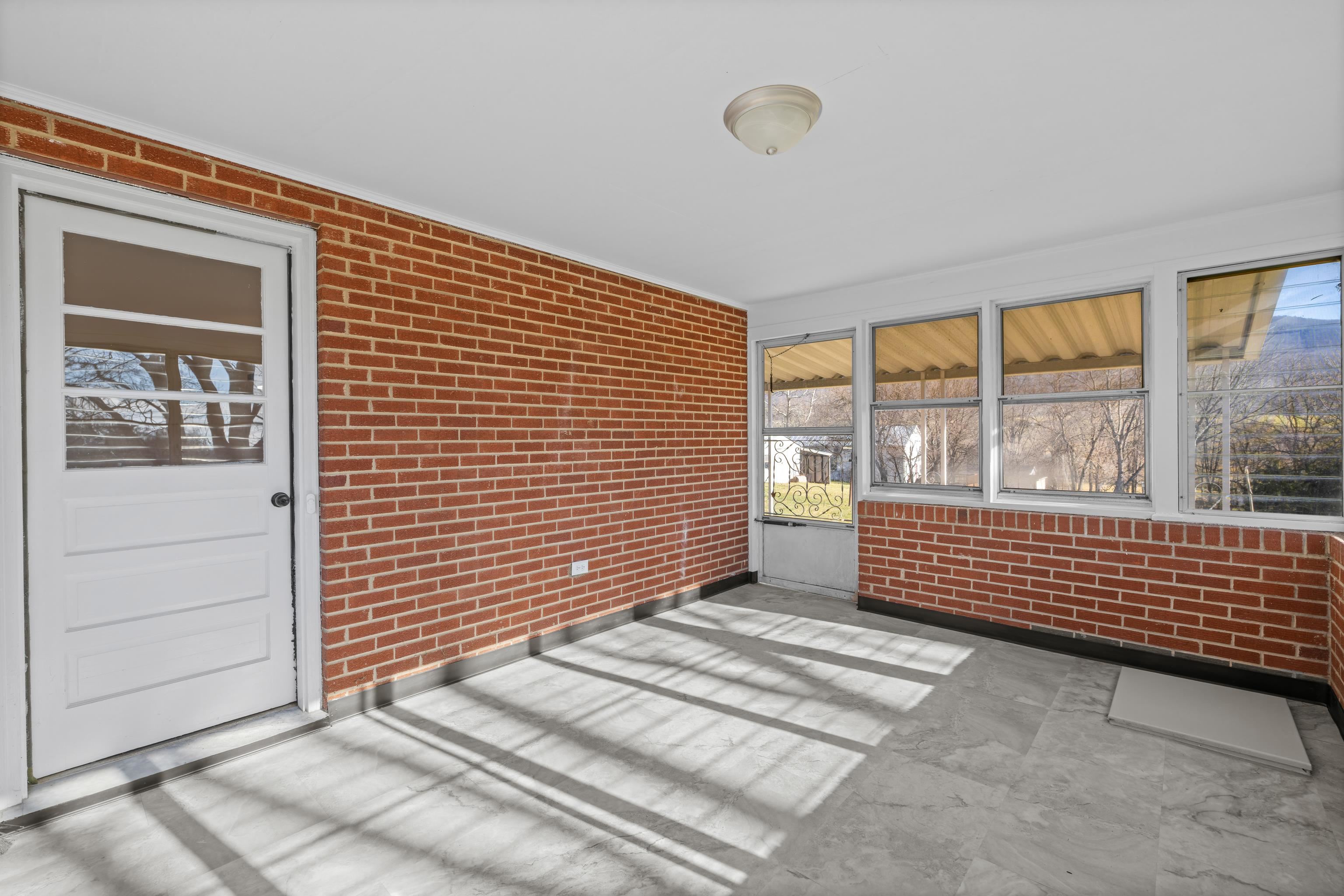 1726 MOUNTAIN VALLEY RD, KEEZLETOWN, Virginia 22832, 3 Bedrooms Bedrooms, ,2 BathroomsBathrooms,Residential,1726 MOUNTAIN VALLEY RD,671524 MLS # 671524